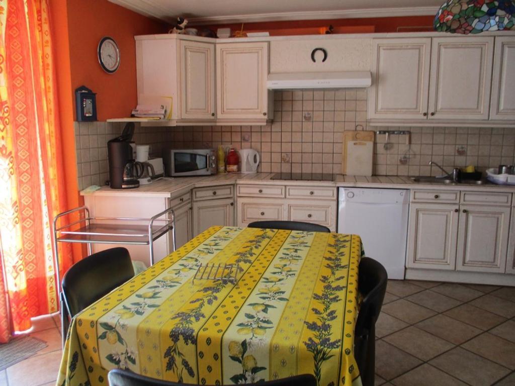 Larondefauchee Guest House Bleid Екстериор снимка